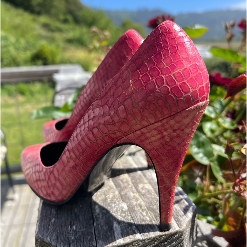 Pink Snakeskin Italian Leather Pumps Heels VTG